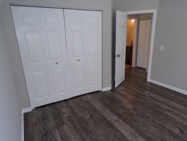 Building Photo - 1053 Woodhill Ct