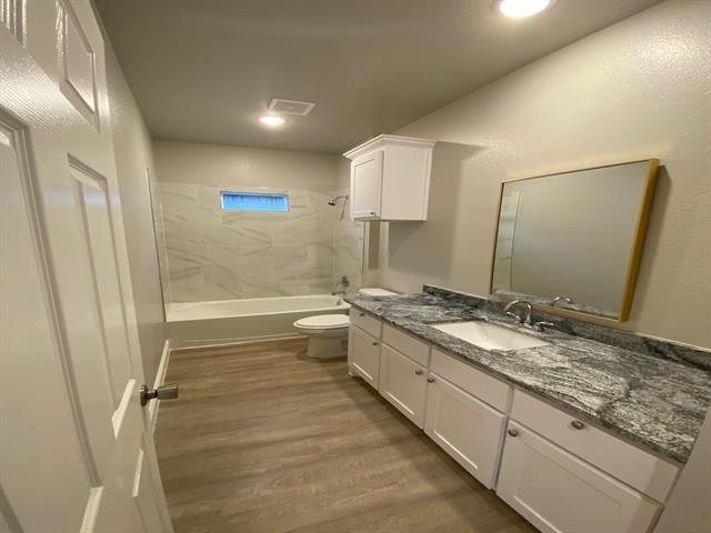 Building Photo - 2211 Henry St