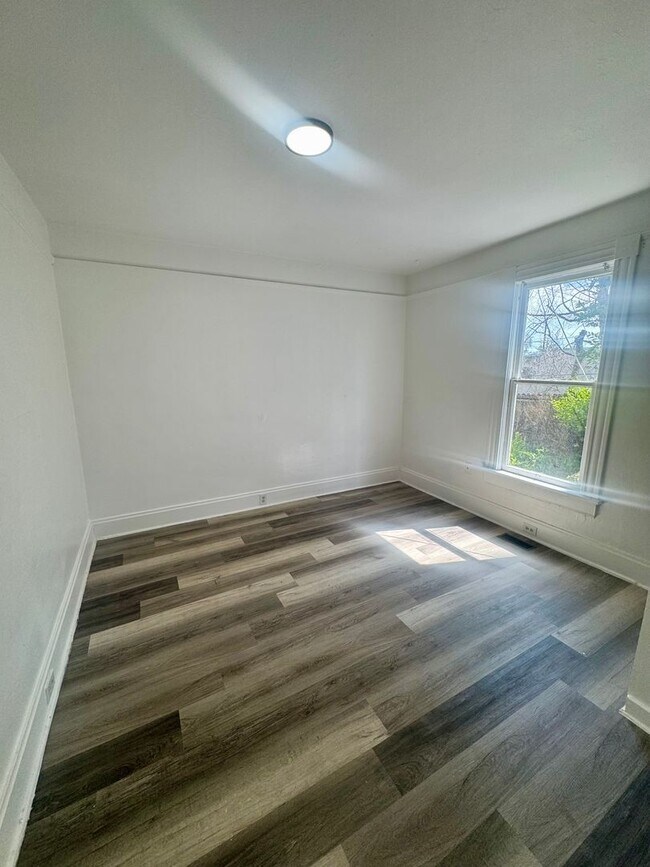 Building Photo - Brookside (130)