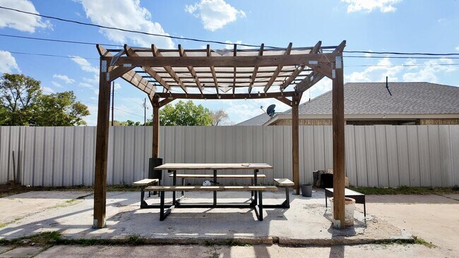 Building Photo - 916 Patton Dr