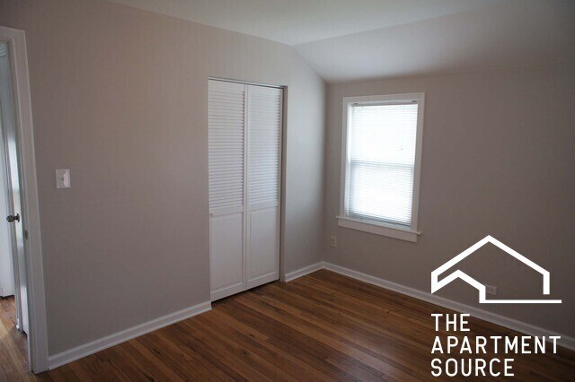 Building Photo - 4100 N Pontiac Ave