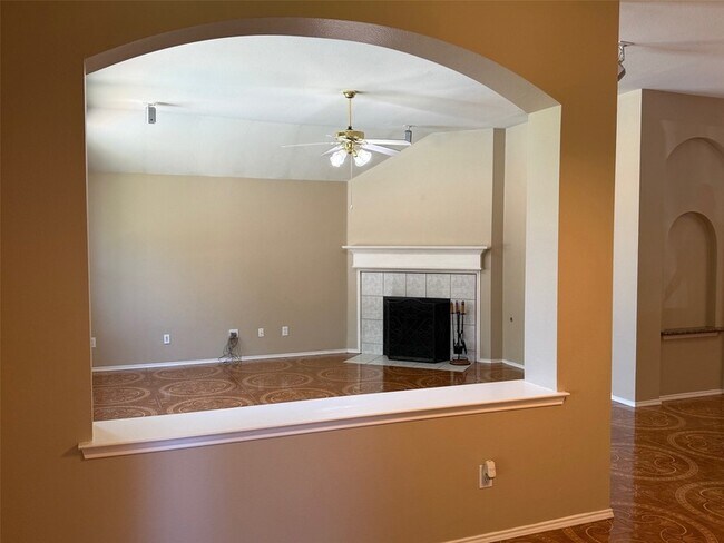 Building Photo - 405 Love Bird Ln