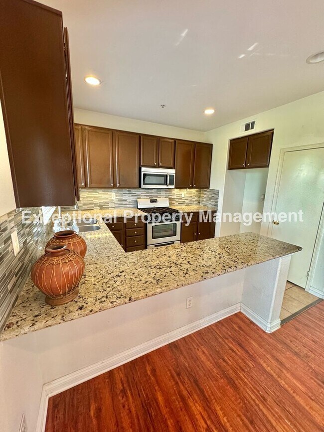 Building Photo - Beautiful Golf Course Home