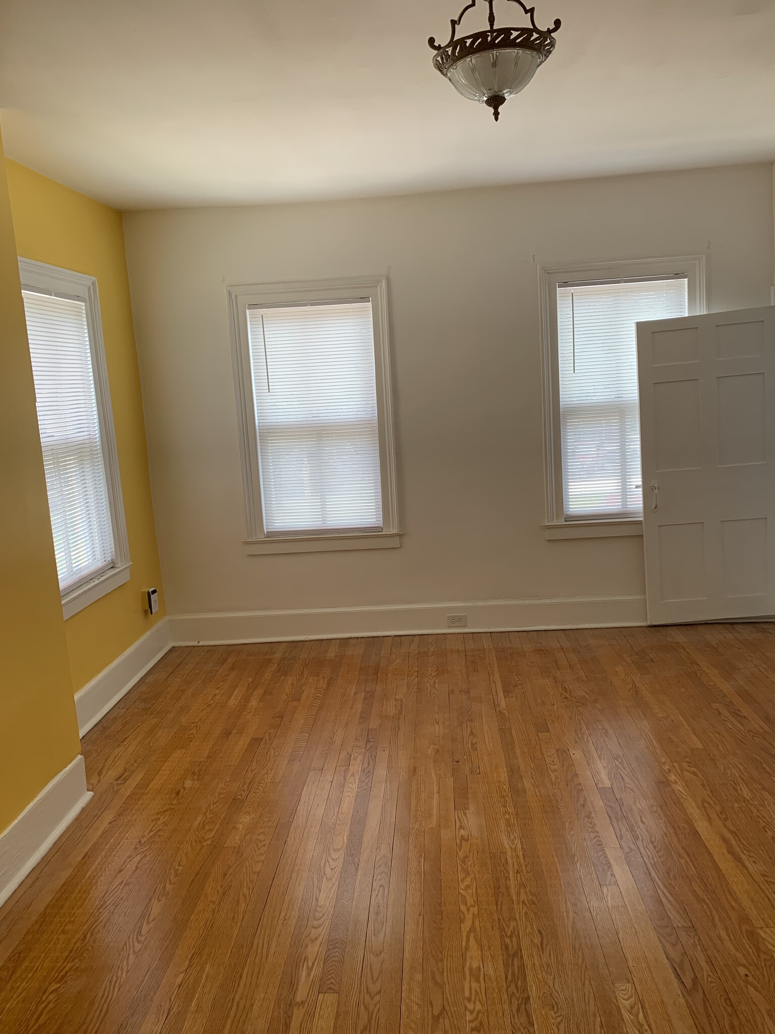 Building Photo - 107 Woodward St