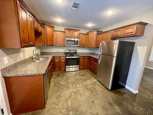 Building Photo - 3 Bedroom / 2 Bath In Pocahontas Available Now!