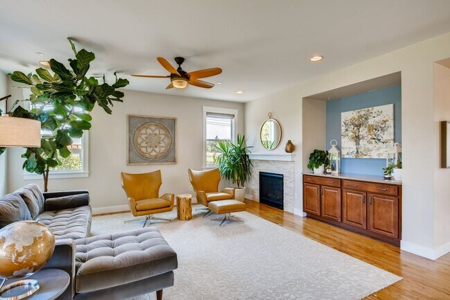 Building Photo - Spacious 5 BDR Family Home in Niwot