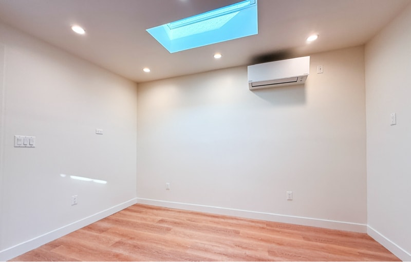 Building Photo - 546 W Ash Ave