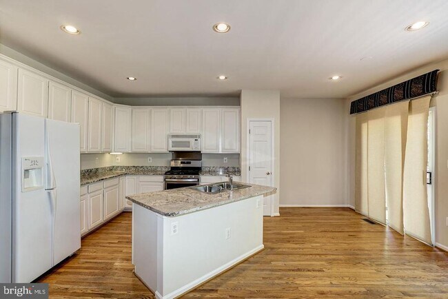 Building Photo - 6563 McKenna Way