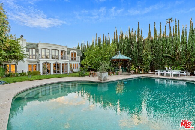 Building Photo - 18875 Pasadero Dr