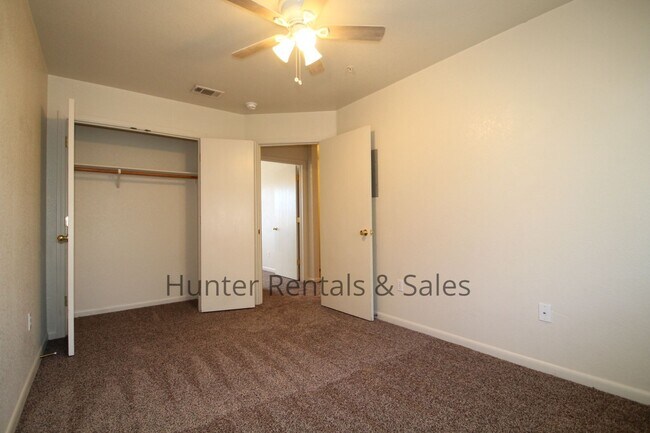 Building Photo - Move in Today!