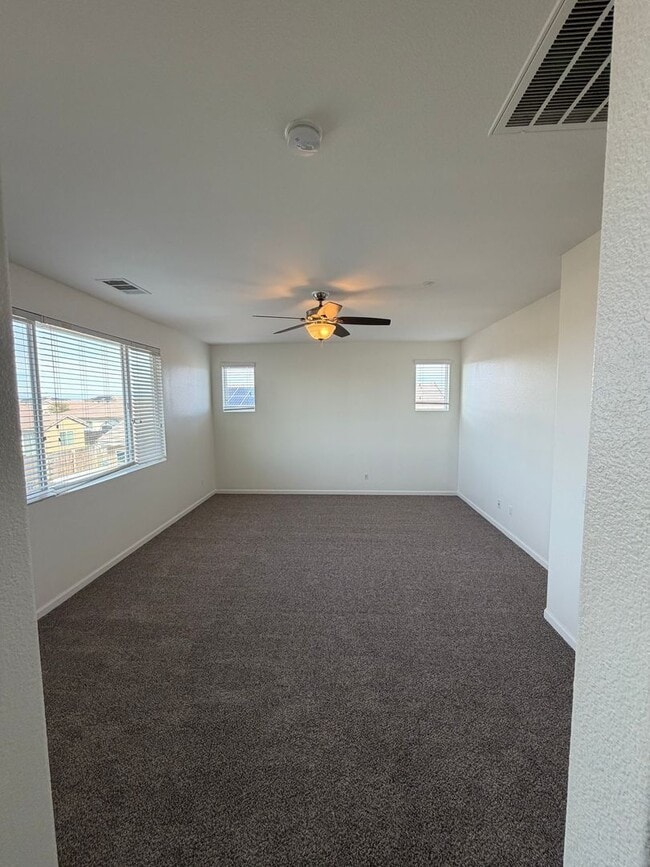 Building Photo - Northwest Bakersfield Gated Home