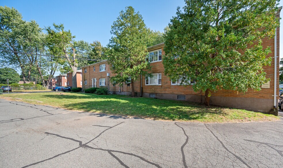 Building Photo - 22 Deerfield Ct