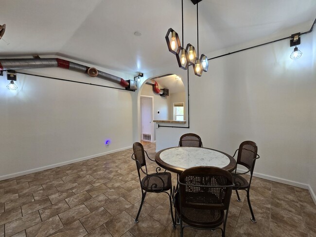 Building Photo - 346 Kayenta Dr