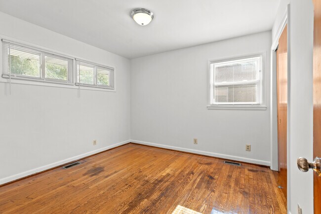 Building Photo - 2057 Heather Way