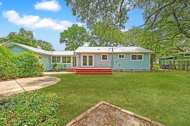 Building Photo - 4928 Strass Dr