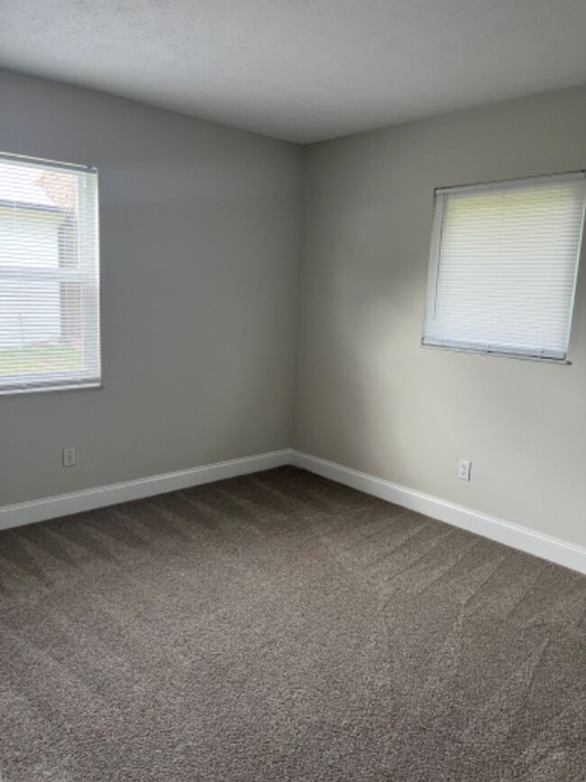 Building Photo - Updated 2/2 in Indian River Estates