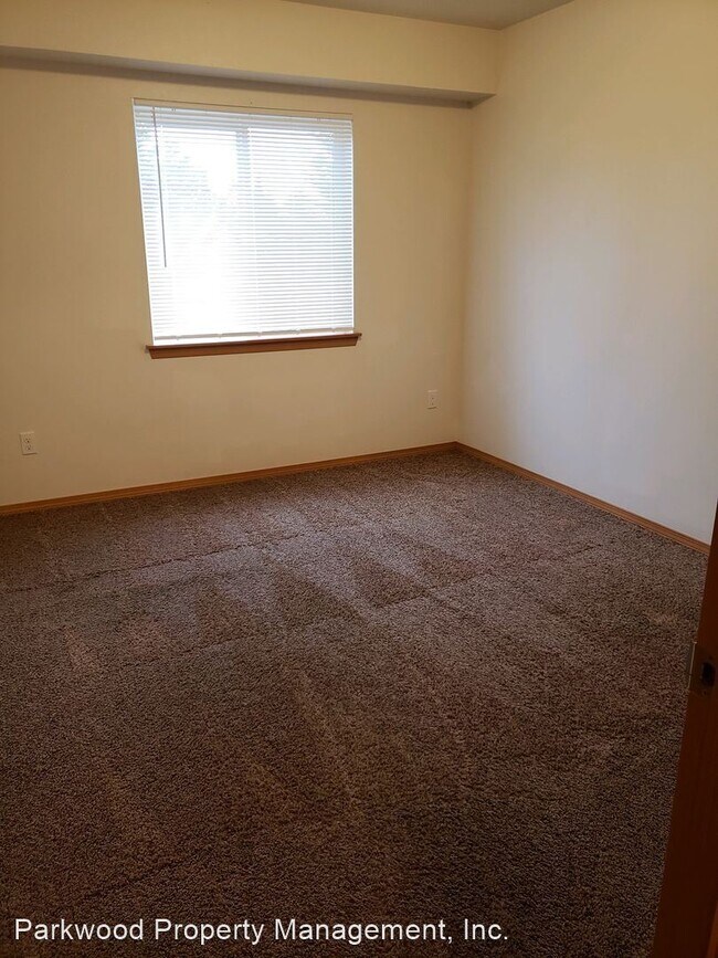 Building Photo - 1609 E 68th St