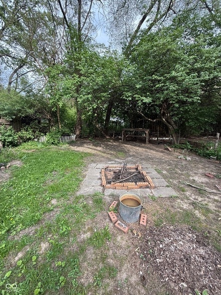 Building Photo - 10633 Central Ave