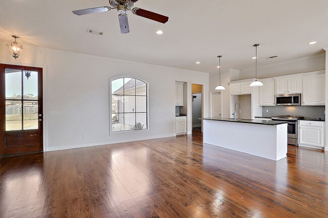 Building Photo - 3 Bed/2 Bath in Fall's Crossing- Gluckstadt!