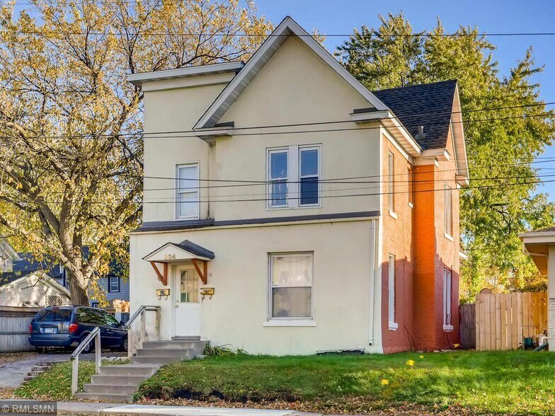 Building Photo - 824 Lowry Ave NE