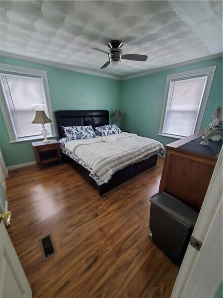 Building Photo - 75 Naples Ave