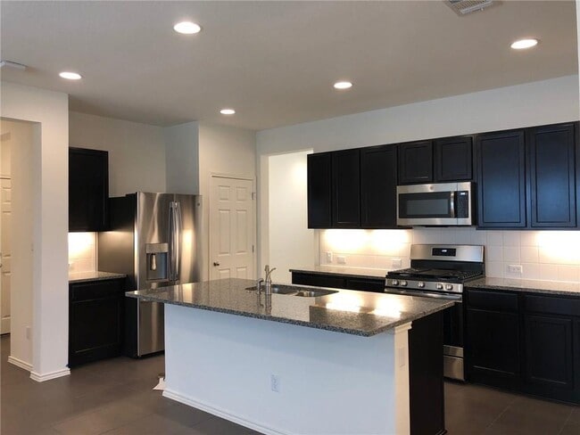 Building Photo - 533 Sweetwood Ln
