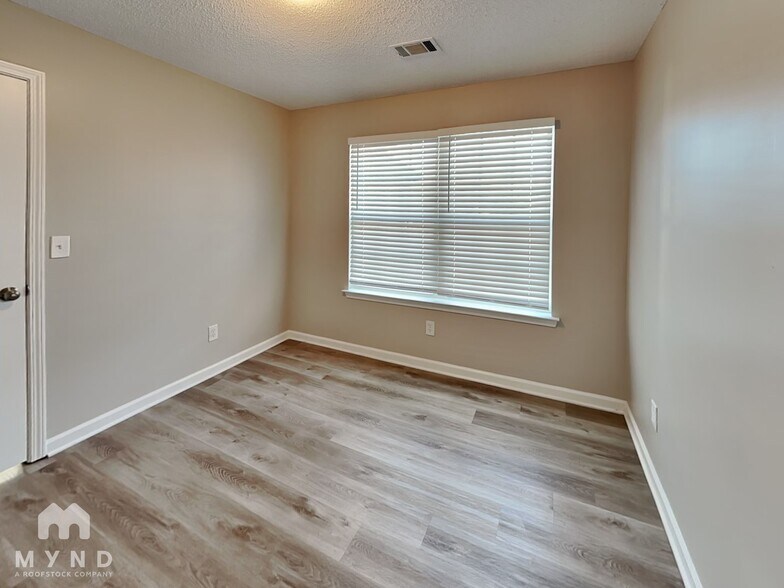 Building Photo - 1666 Hallmark Hills Dr