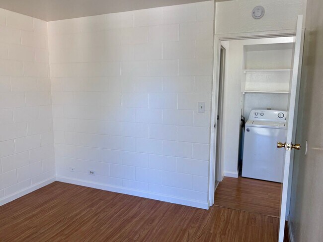 Building Photo - Available now: A 2 Bedroom, 1 bathroom with 1 assigned parking stall in Hokuahiahi Apartments