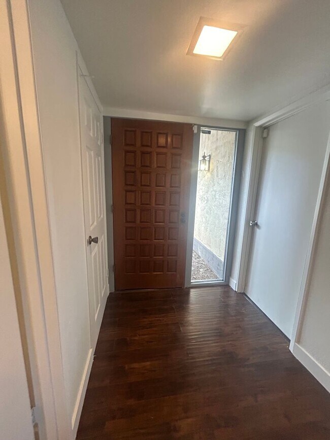Building Photo - Beautiful Condo For Rent