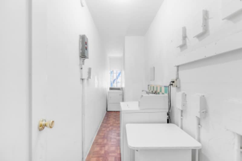 Building Photo - 366 N Sierra Bonita Ave