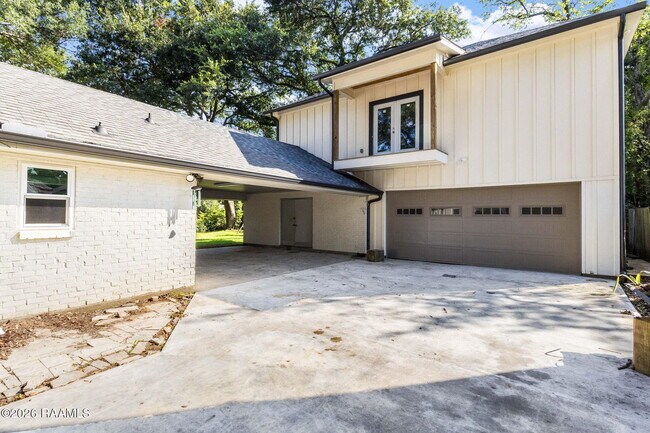 Building Photo - 320 Lippi Blvd