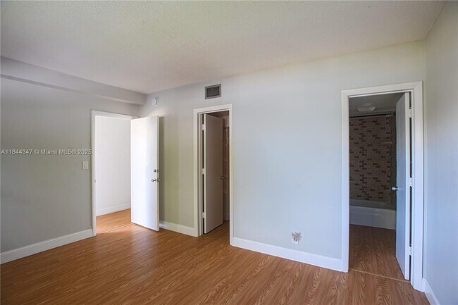 Building Photo - 4200 Crystal Lake Dr