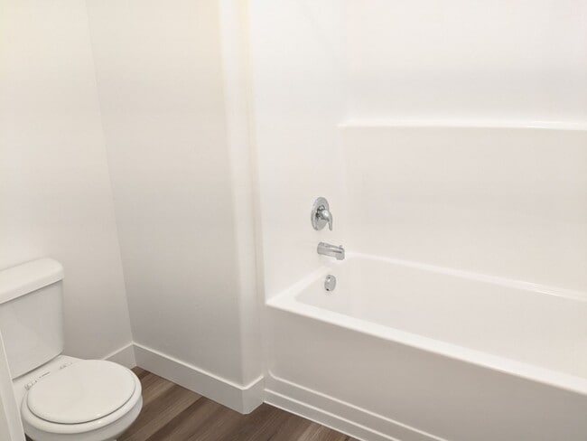 Building Photo - Beautiful 3-Bed Condo – $1,650! Move In by...