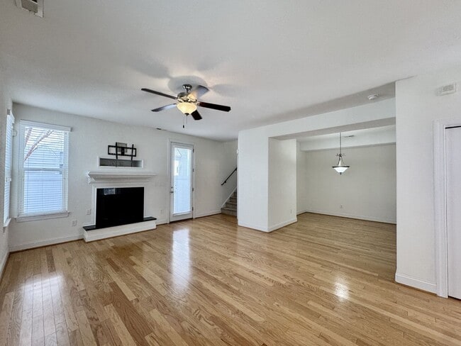 Building Photo - Ready 04-01-26! A Shadowlawn Condo w/Rooftop Deck - 3 Primary Suites - Outdoor Shower - Pet Frien...