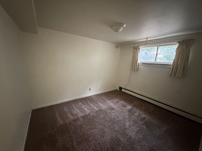 Building Photo - 24 Broadwater Ave