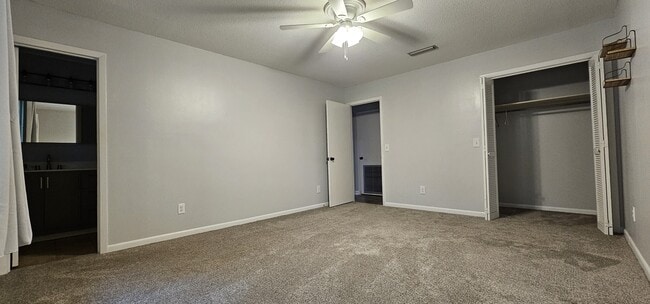 Building Photo - 605 Melbourne Dr