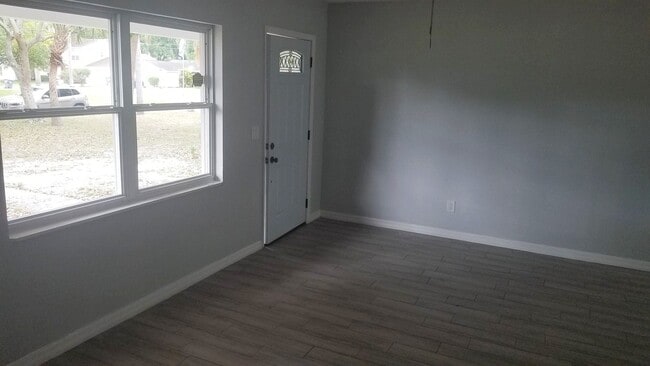 Building Photo - Newly Renovated 3 Bed / 2 Bath Home in Nor...