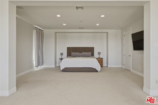 Building Photo - 25561 Prado De Oro