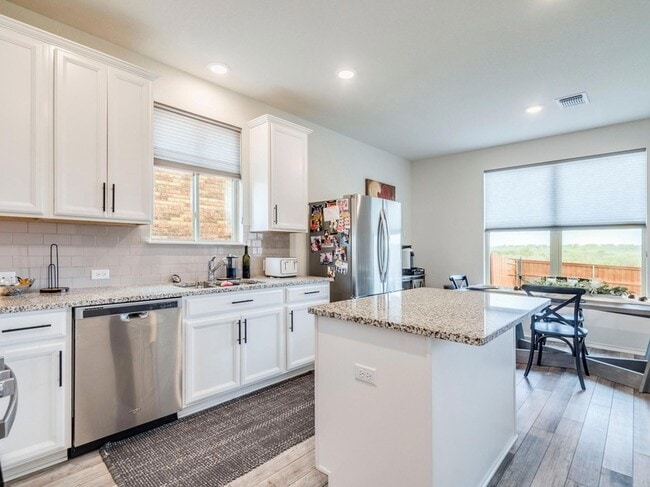 Building Photo - 624 Pepperbark Loop