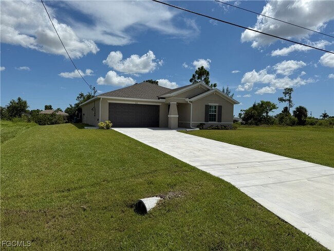 Building Photo - 1012 NE 32nd Ln