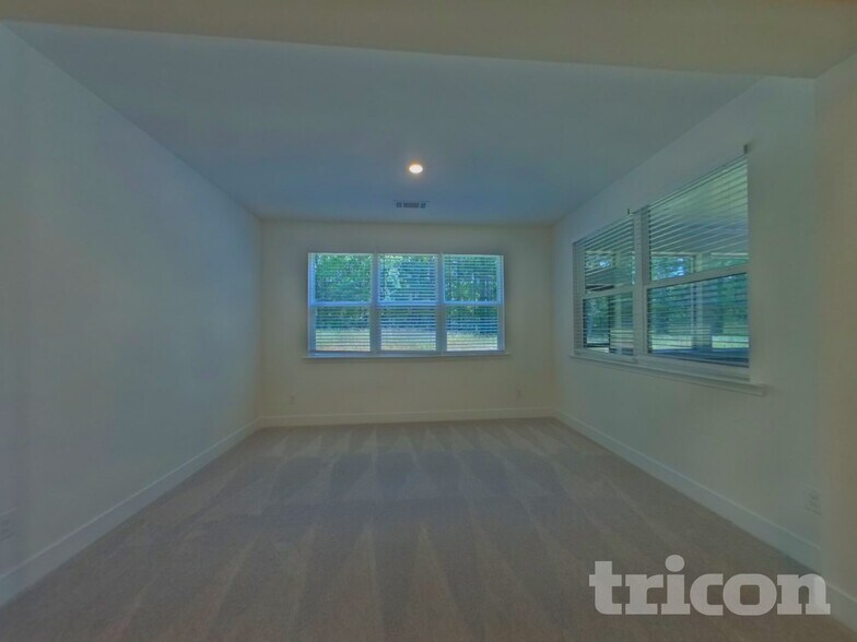 Building Photo - 45 Mayhaw Pt