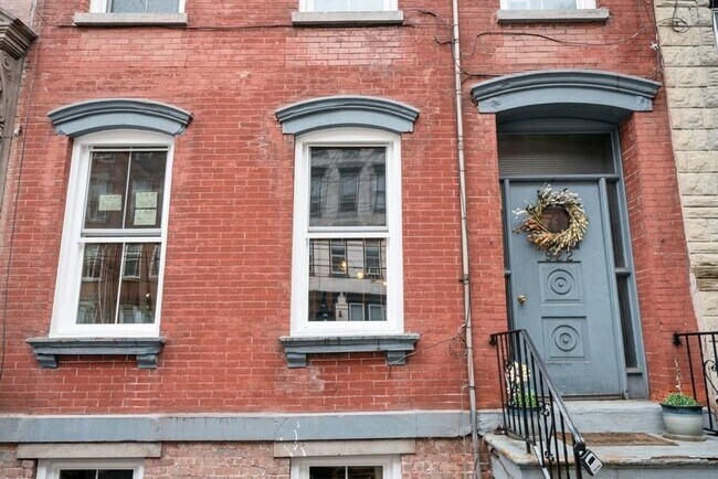 Building Photo - 922 Park Ave