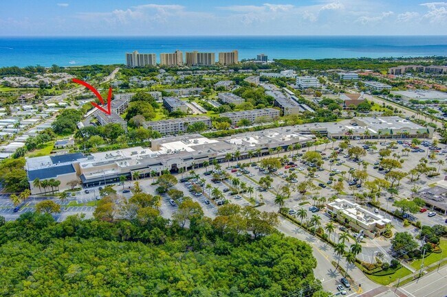 Building Photo - 300 N Hwy A1A
