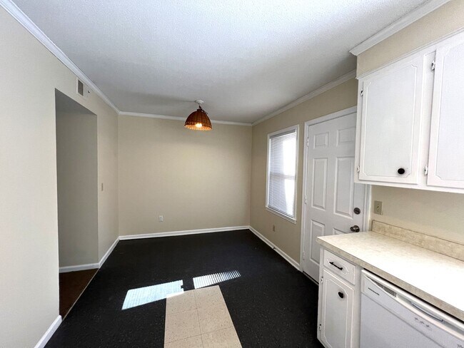 Building Photo - Two story duplex home! feels private like ...