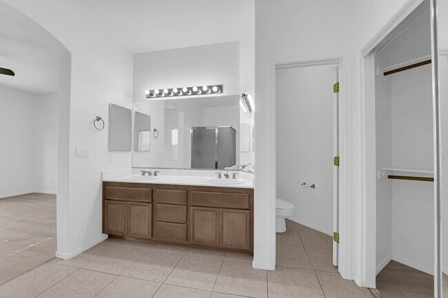 Building Photo - 3 Bedrooms, 2 Bathroom single story home i...