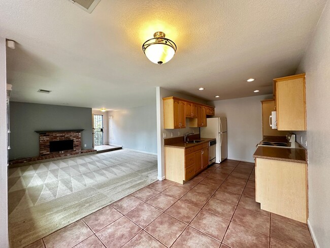 Building Photo - Single Story townhome, water/sewer paid by...