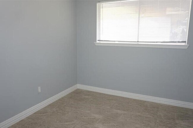 Building Photo - 4222 Cicada Ln