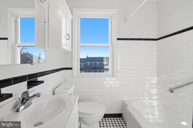 Building Photo - 3426 Parklawn Ave