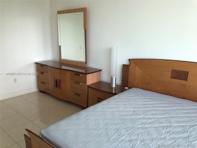 Building Photo - 16500 Collins Ave