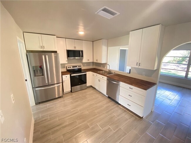 Building Photo - 17890 Leetana Rd